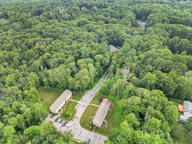 Building Photo - One bedroom apartment for rent in Andover Connecticut!