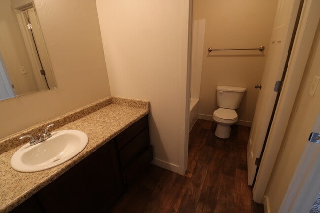 Building Photo - Beautiful 3 bed 2.5 bath townhome in Vineyard