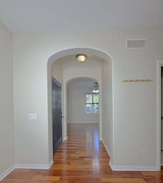 Building Photo - 38 Gardenpath