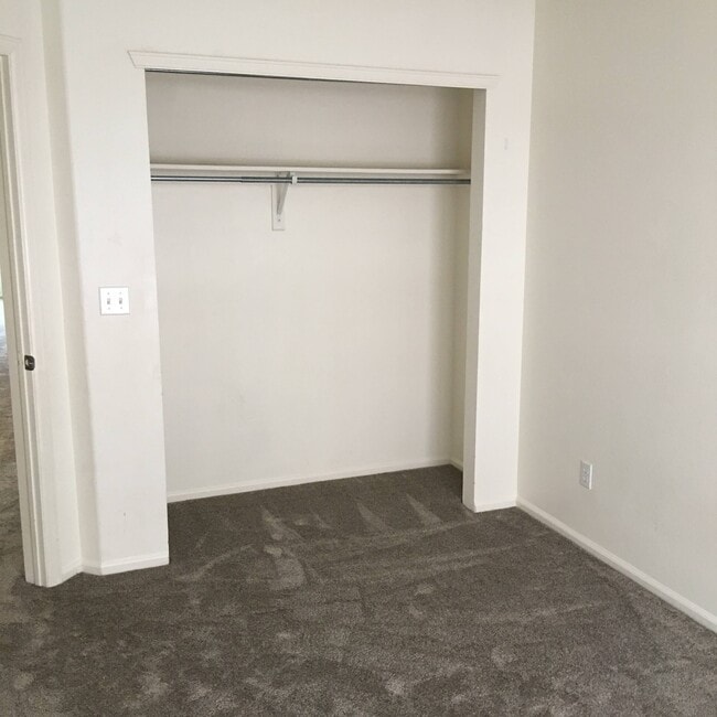 Building Photo - 1645 Cherry Hills Ln