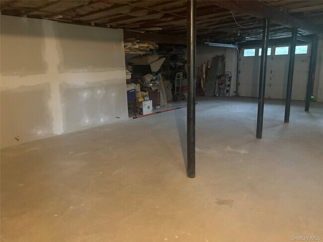 Building Photo - 18 Robin Hill Dr