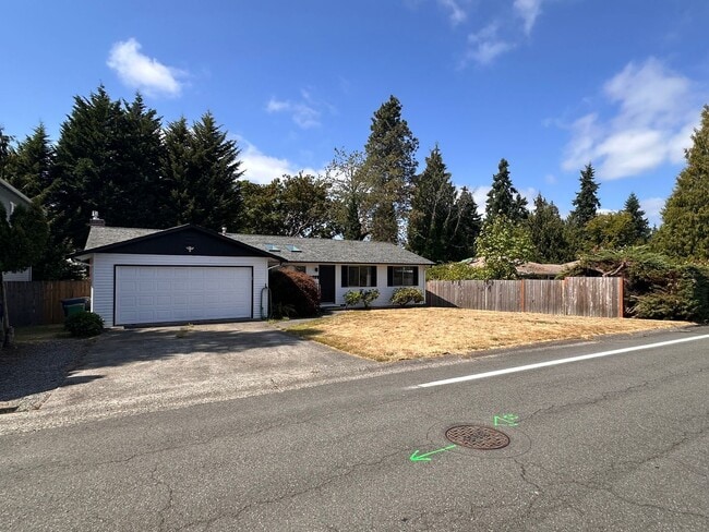 Primary Photo - Cozy Woodinville Rambler waiting for its n...