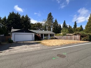 Building Photo - Cozy Woodinville Rambler waiting for its n...