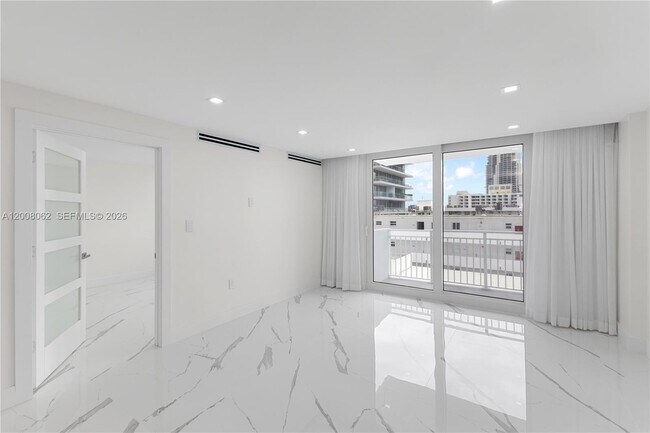 Building Photo - 345 Ocean Dr