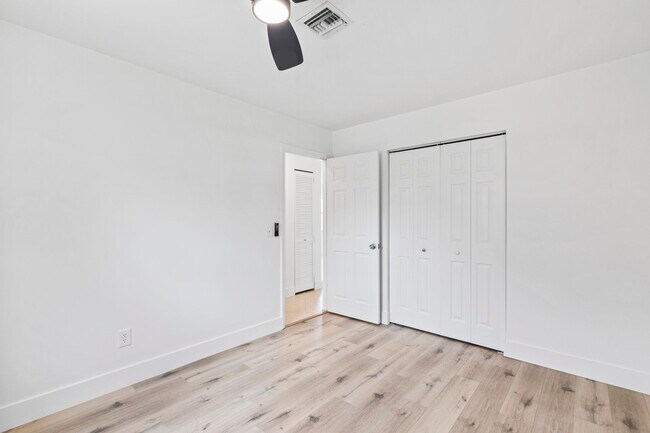 Building Photo - 106 NW Curtis St