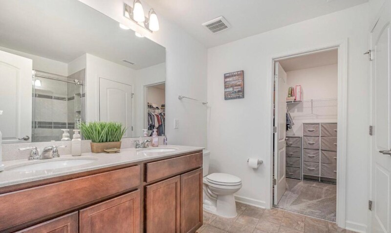 Building Photo - 2105 Feather Rock Dr
