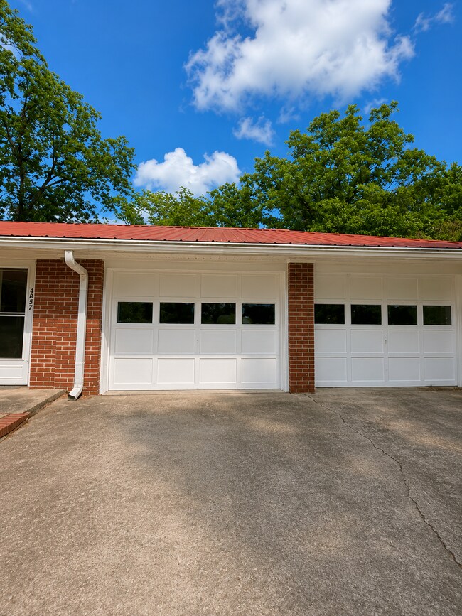 Building Photo - 8457 Thomaston Rd