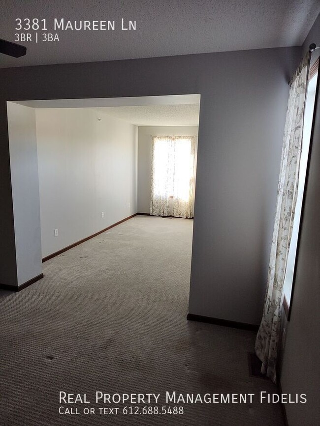 Building Photo - 3 bedroom, 3 bathroom. Close to downtown S...