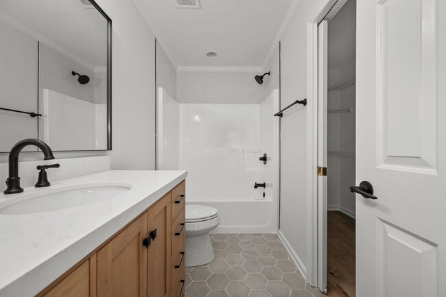 Building Photo - Black Fox Crossing Townhome