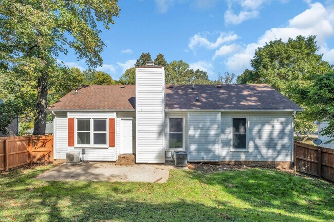 Building Photo - 2270 Ermine Dr