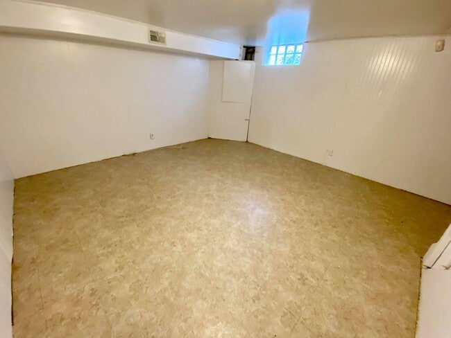 Building Photo - Charming 3Bed/1Bath in Cedonia Neighborhood