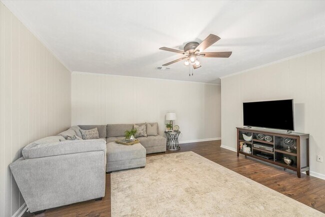 Building Photo - 3109 Shamrock St S