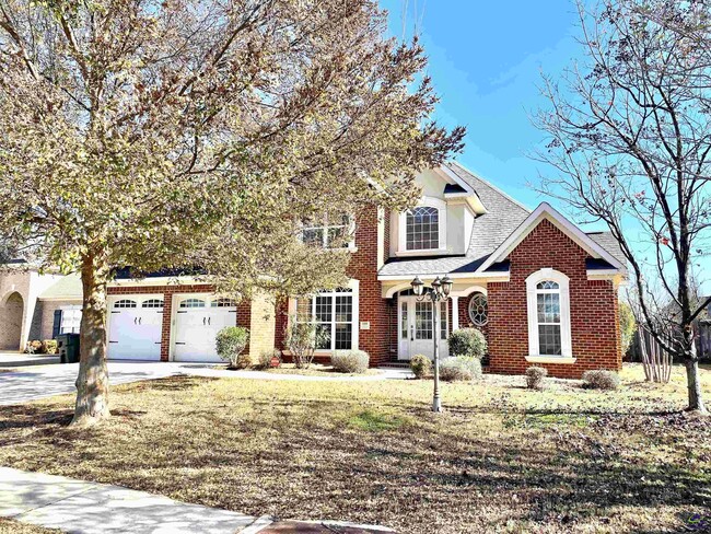 Building Photo - 300 Pembroke Pointe