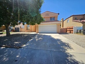 Building Photo - New Listing!
