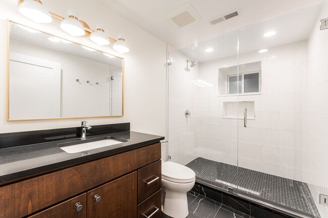 Building Photo - 1954 N Sheffield Ave