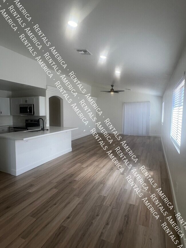 Building Photo - 3682 N French Pl