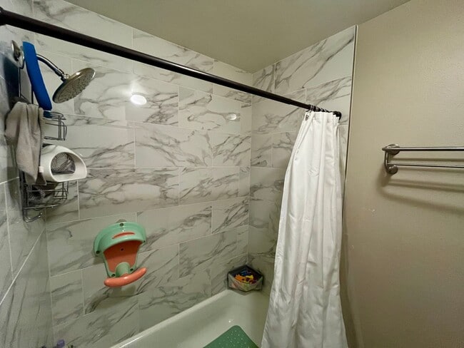 Building Photo - Beautiful 4 bed 2.5 bath in Hampden neighborhood!