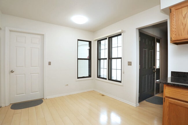 Building Photo - 966 N Auburn Woods Dr