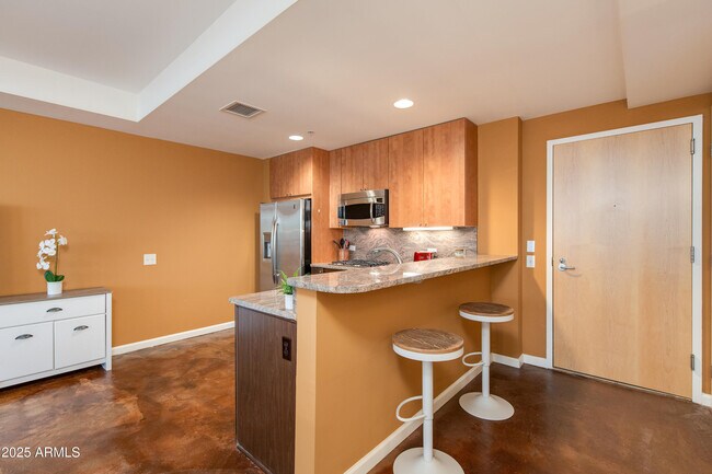 Building Photo - 7137 E Rancho Vista Dr