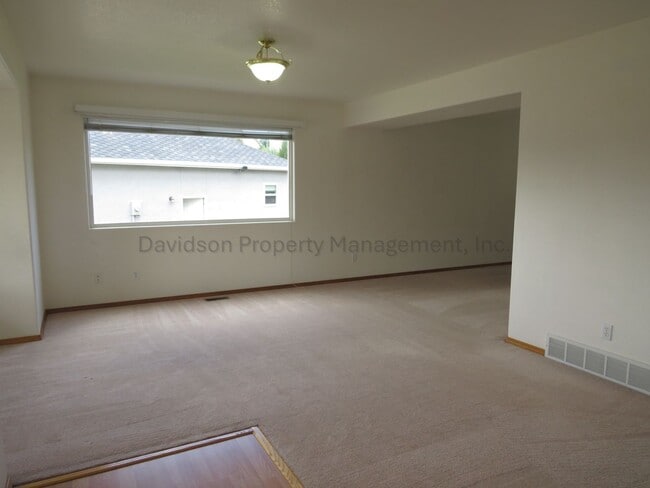 Building Photo - Stunning 3 Bedroom House in North Gleneagle