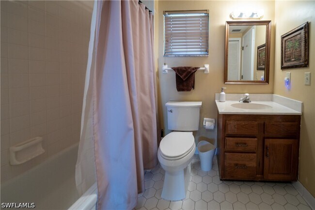 Building Photo - 807 River Point Dr
