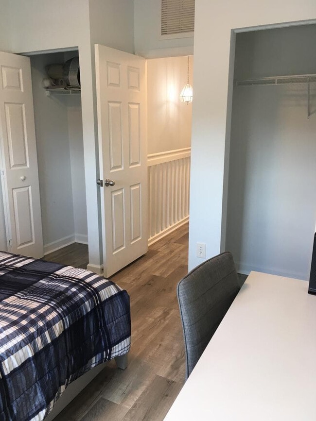 Building Photo - 1690 NE 33rd Ave