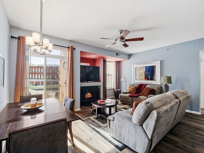 Building Photo - Bright & Spacious 2BR/2BA Condo with Cover...