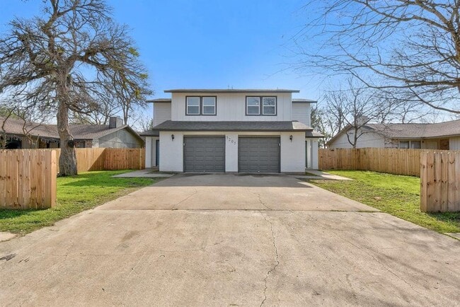 Primary Photo - 5205 2 Iron St