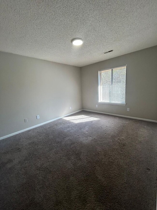 Building Photo - Modern Comfort & Convenience at Westfield Gardens Lexington  - 353F