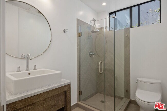 Building Photo - 2409 Strongs Dr