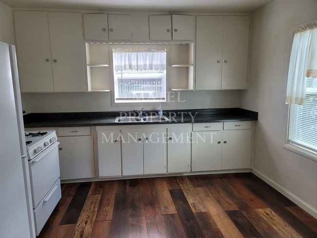 Building Photo - No Deposit