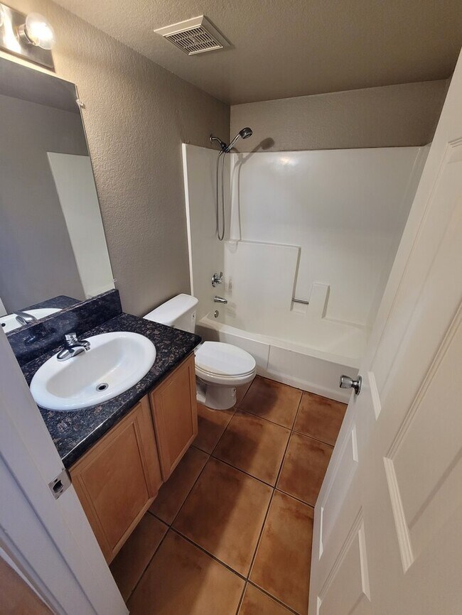 Building Photo - 2/2 Condo for rent near 7th Ave & Camelback