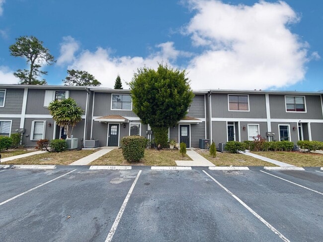 Building Photo - 799 Hill Dr