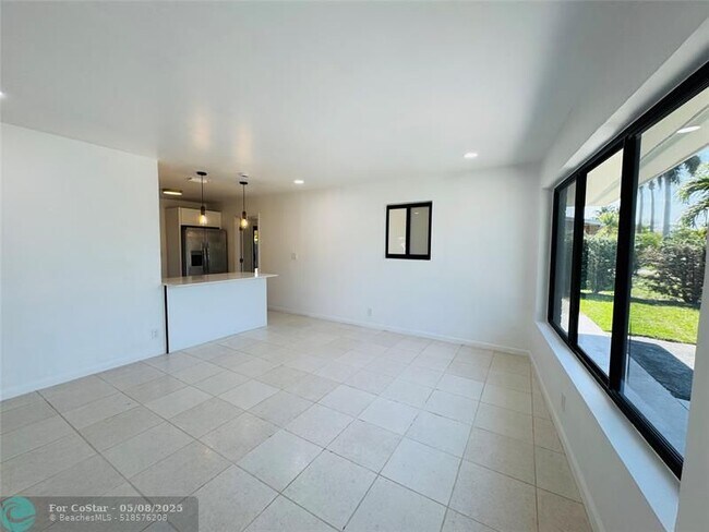 Building Photo - 1472 NE 30th Ct