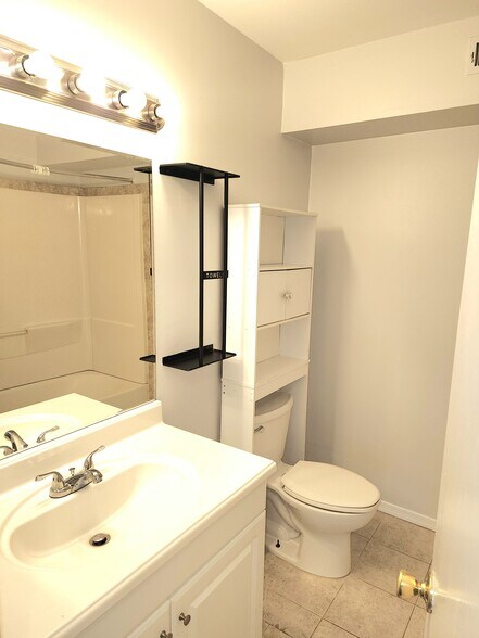 Building Photo - 366A Delancey Pl