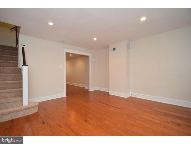 Building Photo - 321 Hermitage St