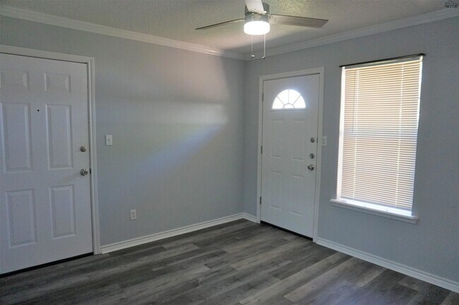 Building Photo - 5216 Brookwood Dr