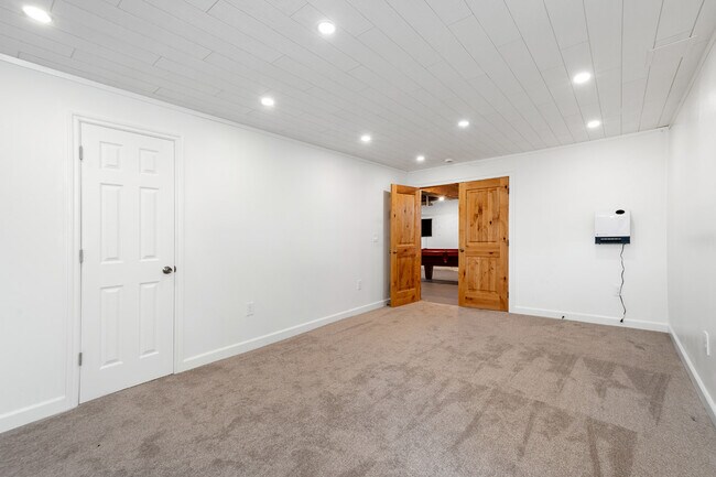 Building Photo - 4921 SE 76th Ave