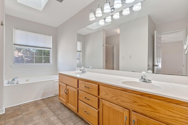 Building Photo - 3 Bedroom in Bluewater Bay!