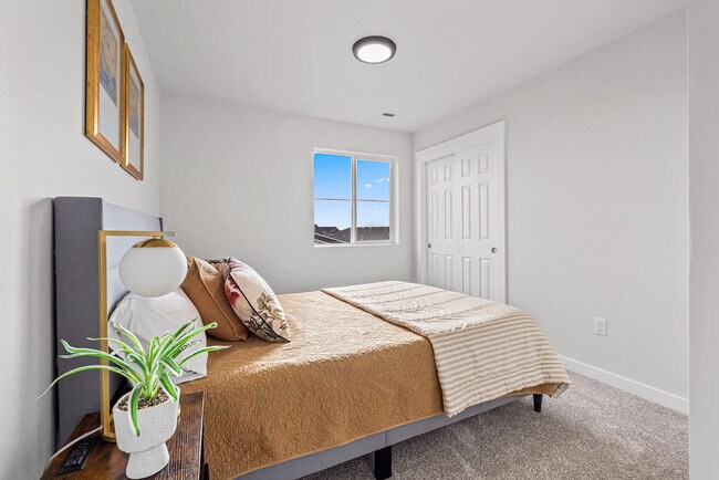 Building Photo - 1424 W Bass River Dr