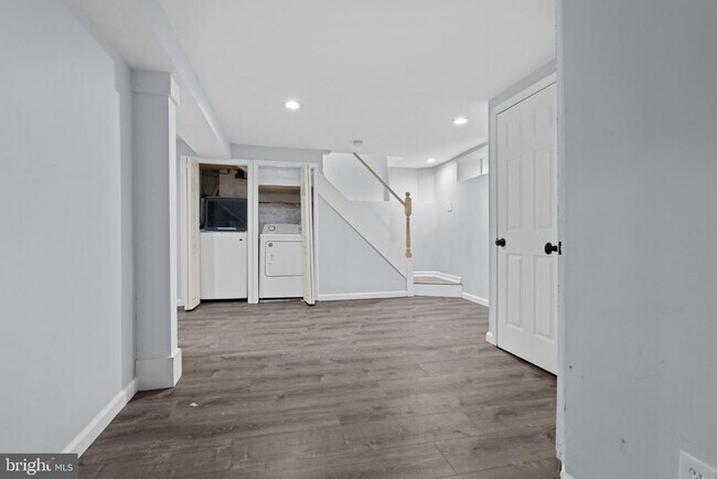 Building Photo - 4225 Cardwell Ave