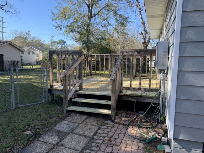 Building Photo - CUTE MIDTOWN COTTAGE