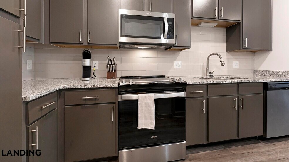 Building Photo - 6000 Front St