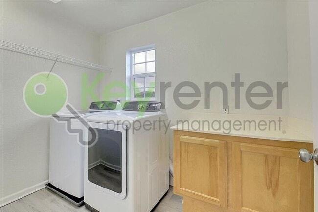 Building Photo - 461 Anjou Cir