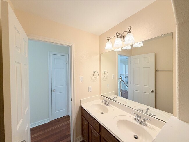 Building Photo - 28015 Silverstream Ct