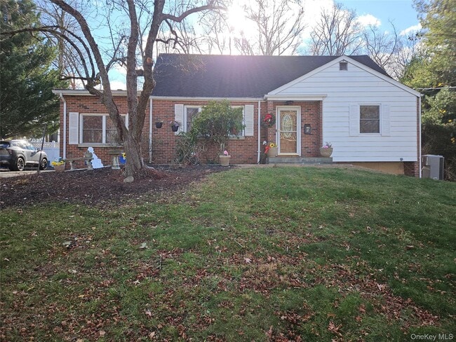 Primary Photo - 8 Windmill Ln