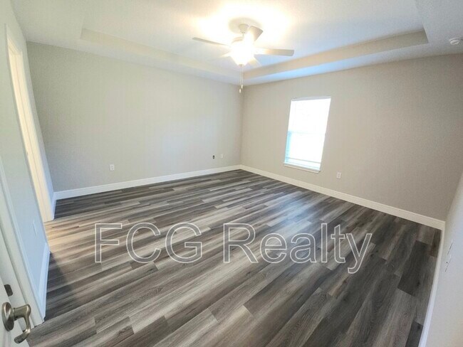 Building Photo - 7 Hemlock Radial Ln
