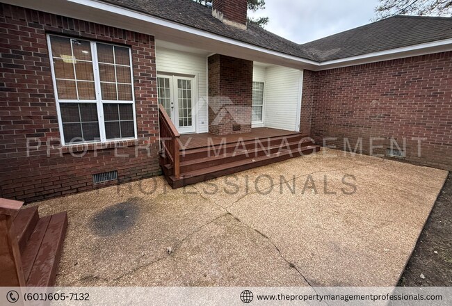 Building Photo - 600 Bay Pointe Ln