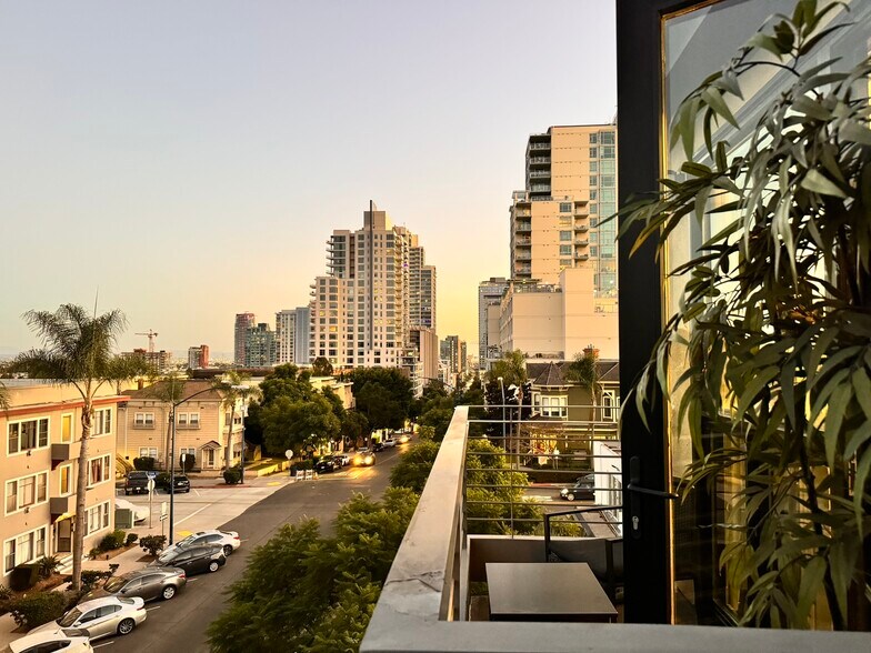 Building Photo - 889 Date St