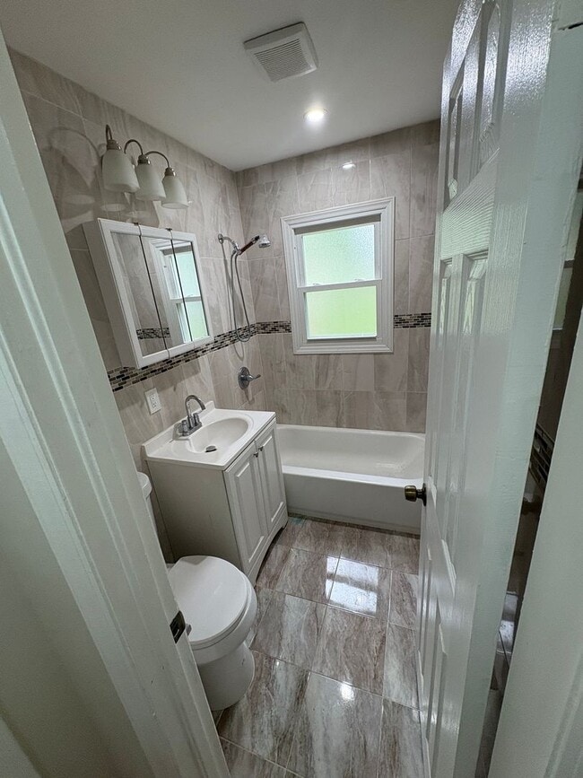Building Photo - Beautiful 3 Bed / 2 Bath Updated Bungalow with Large Fenced Yard and Brand-New Deck